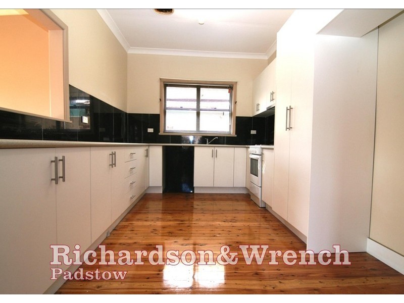 137 Gibson Avenue, Padstow NSW 2211