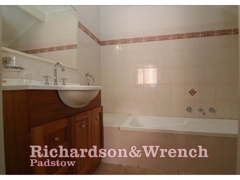 2/19 Gwandalan Rd, Padstow NSW 2211