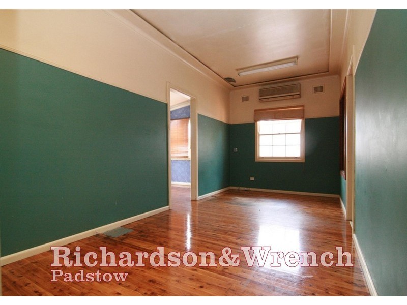 2 Gowlland Pde, Panania NSW 2213