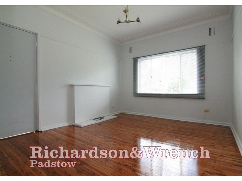 28 Clifford St, Panania NSW 2213