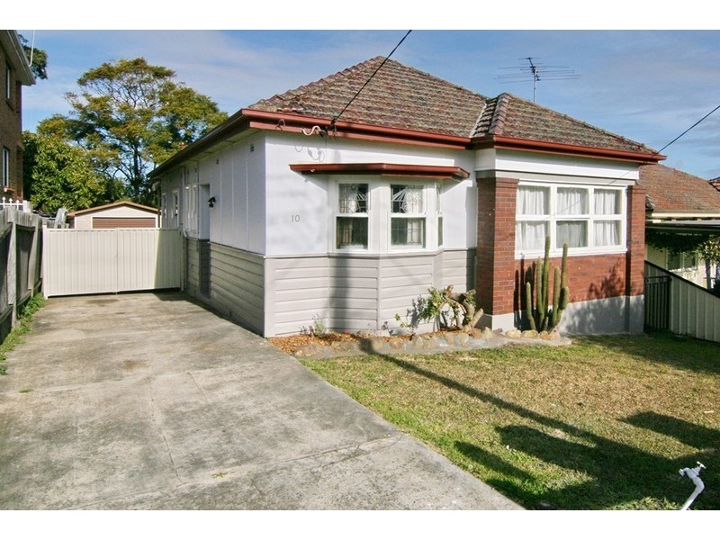 10 Farnham Avenue, Roselands NSW 2196