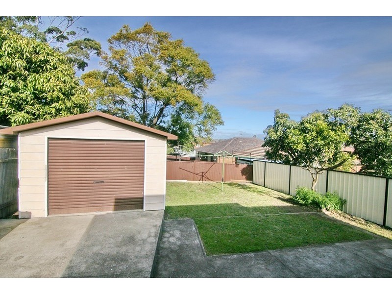 10 Farnham Avenue, Roselands NSW 2196