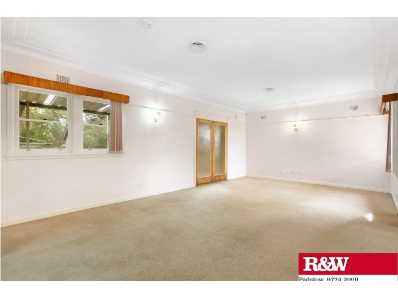 14 Eileen Street, Picnic Point NSW 2213