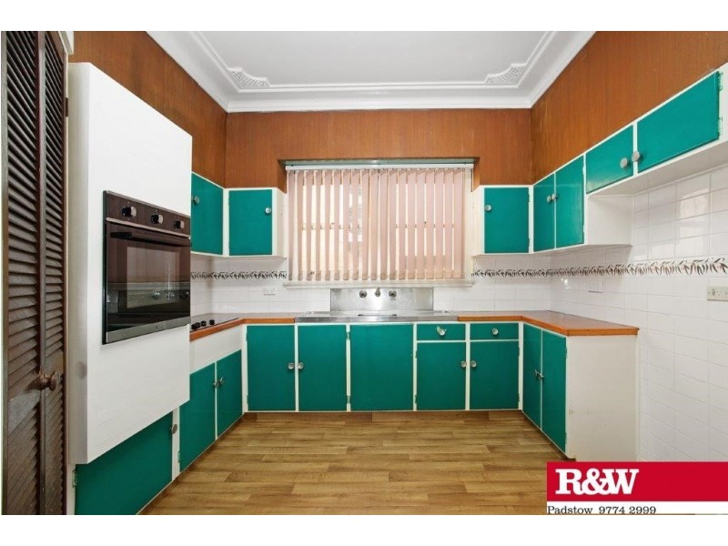 14 Eileen Street, Picnic Point NSW 2213