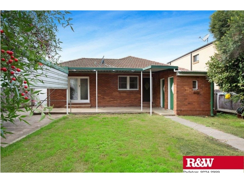 14 Eileen Street, Picnic Point NSW 2213