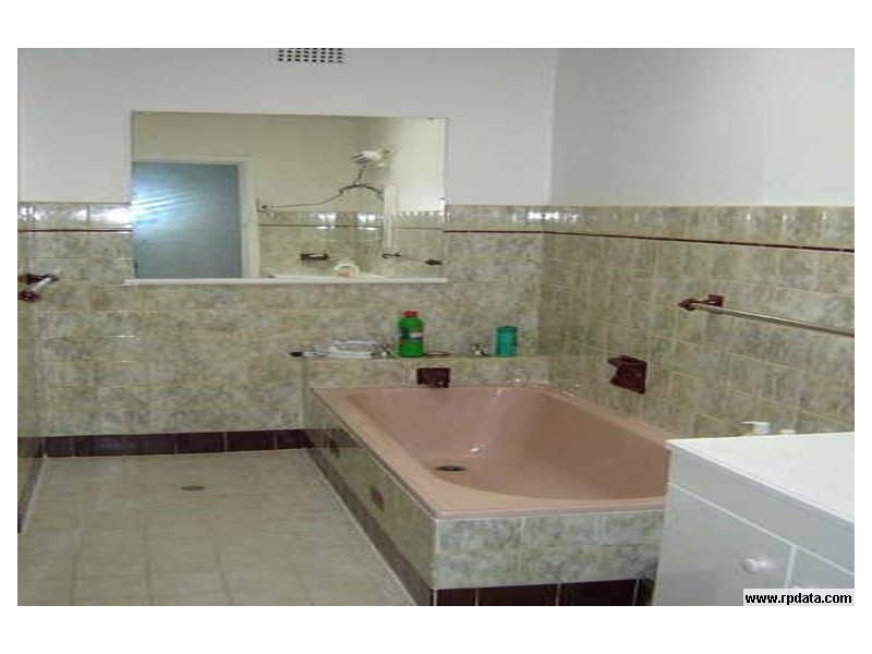 39 Doris St, Picnic Point NSW 2213