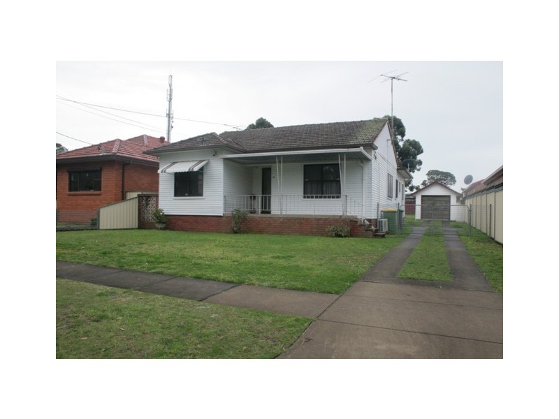 20 Cook Crescent, East Hills NSW 2213