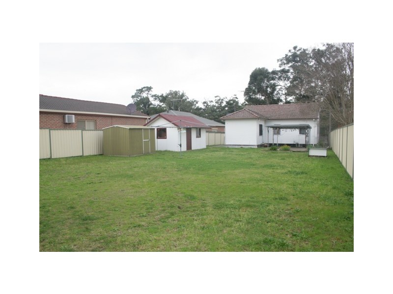 20 Cook Crescent, East Hills NSW 2213