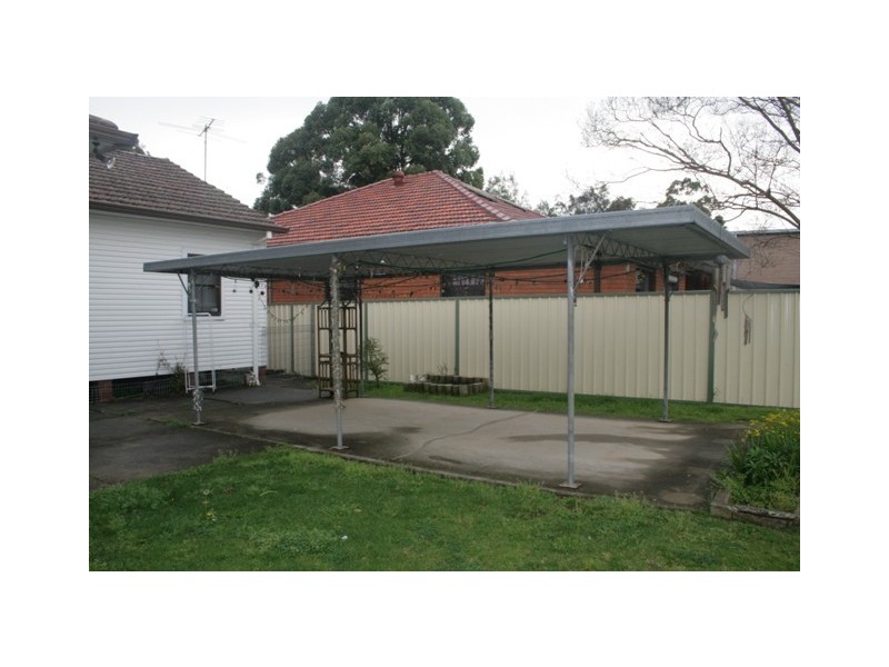 20 Cook Crescent, East Hills NSW 2213