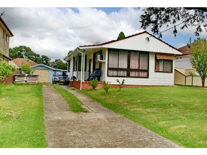 6 Snowsill Ave, Revesby NSW 2212