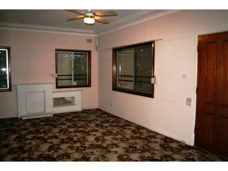 16 Hall Cres, Padstow NSW 2211