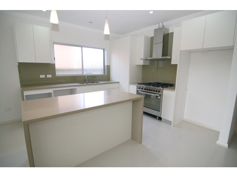 20 Cook Crescent, East Hills NSW 2213