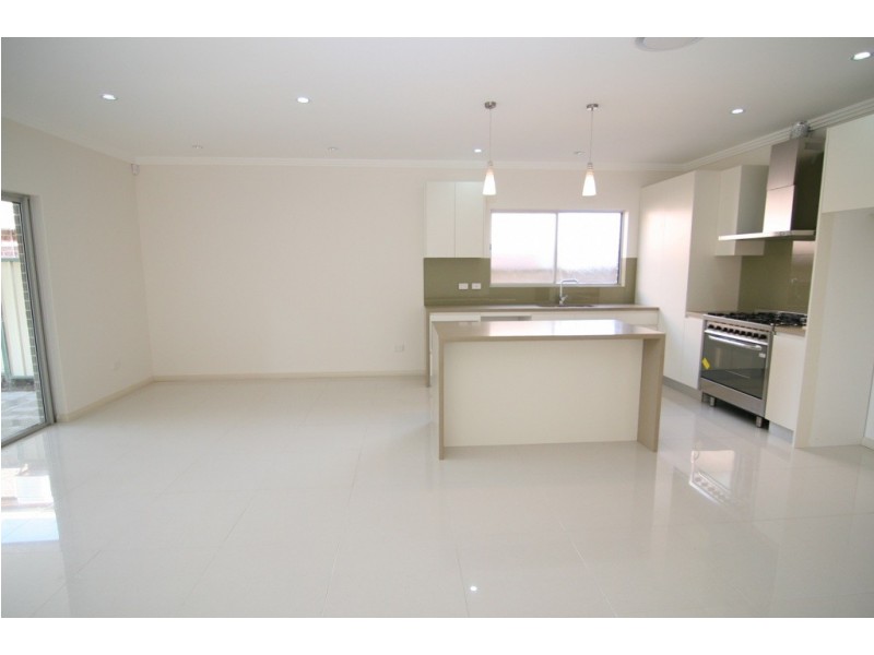 20 Cook Crescent, East Hills NSW 2213