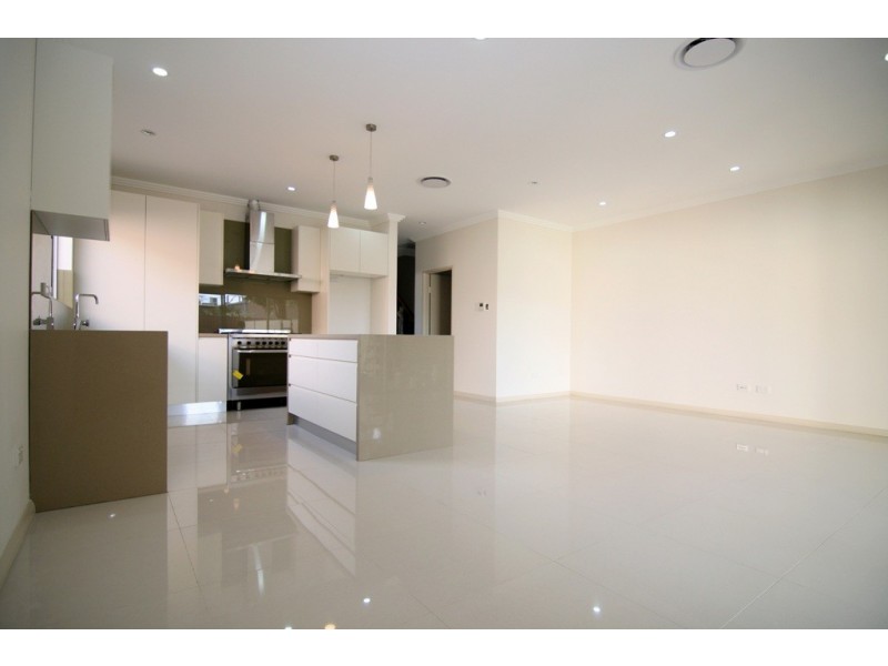 20 Cook Crescent, East Hills NSW 2213