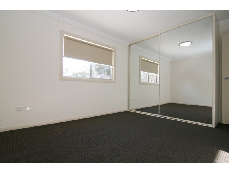 20 Cook Crescent, East Hills NSW 2213