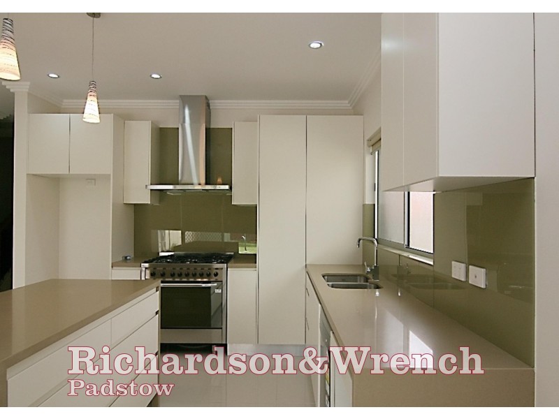 20A Cook Crescent, East Hills NSW 2213