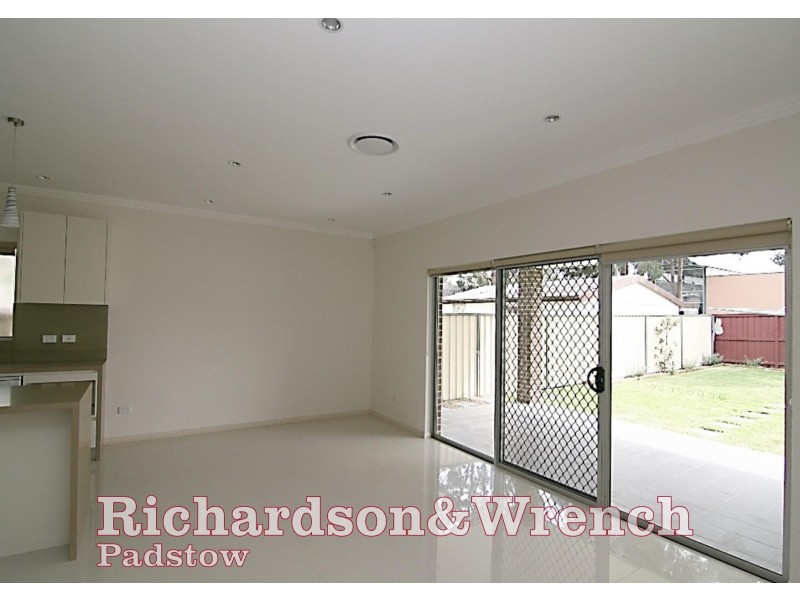 20A Cook Crescent, East Hills NSW 2213