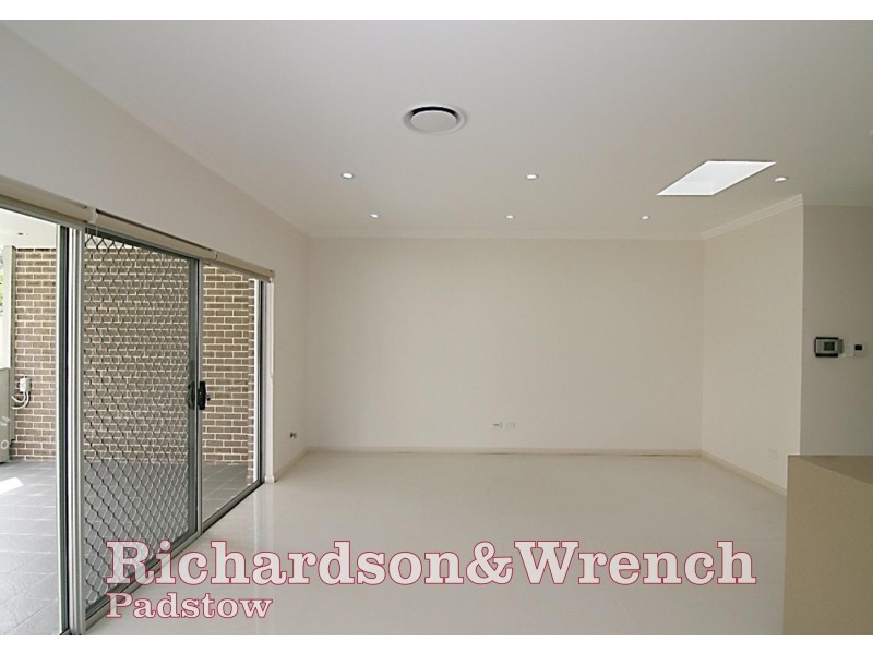 20A Cook Crescent, East Hills NSW 2213