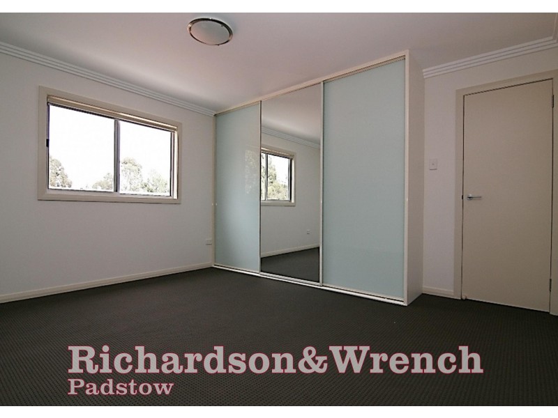 20A Cook Crescent, East Hills NSW 2213