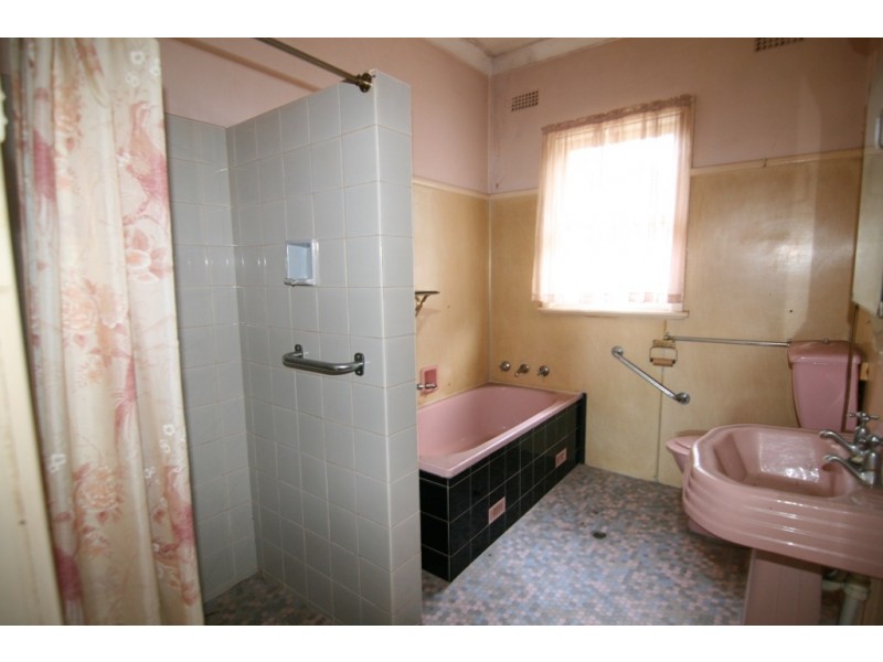 18 LORRAINE AVENUE, Padstow Heights NSW 2211