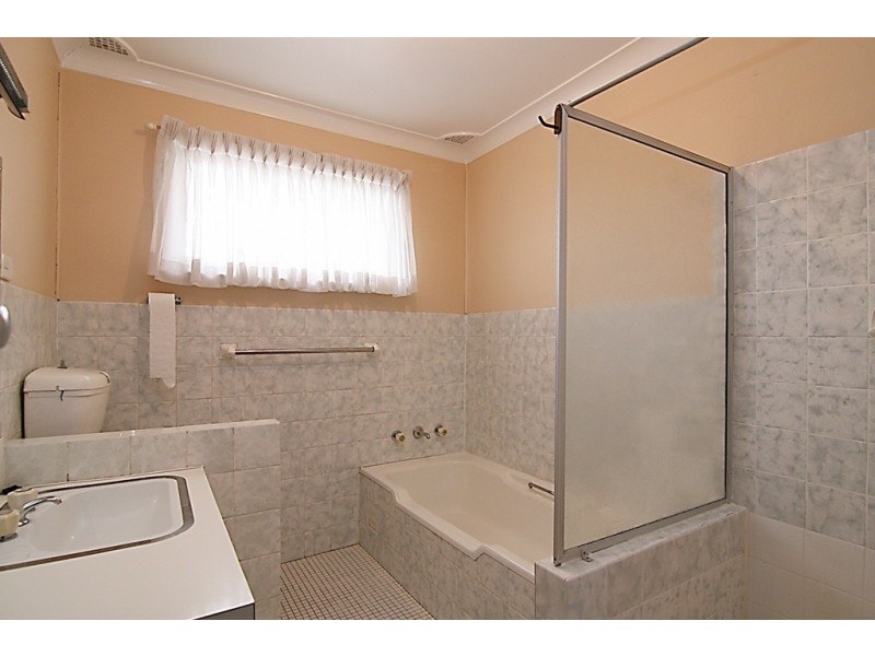 1 Barlow Place, Georges Hall NSW 2198