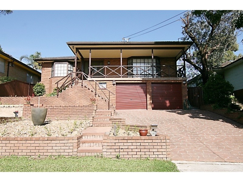 8 Graham Place, Picnic Point NSW 2213