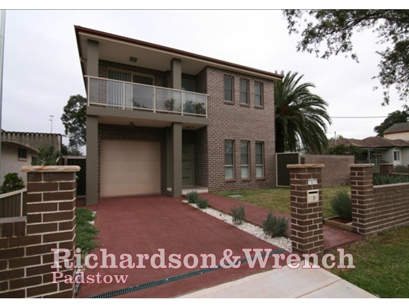 7 Dowding Street, Panania NSW 2213