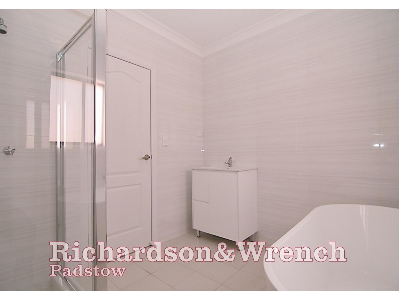 2A Ogilvie Street, East Hills NSW 2213