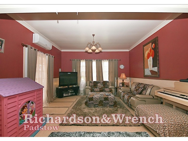 2 Gowlland Parade, Panania NSW 2213