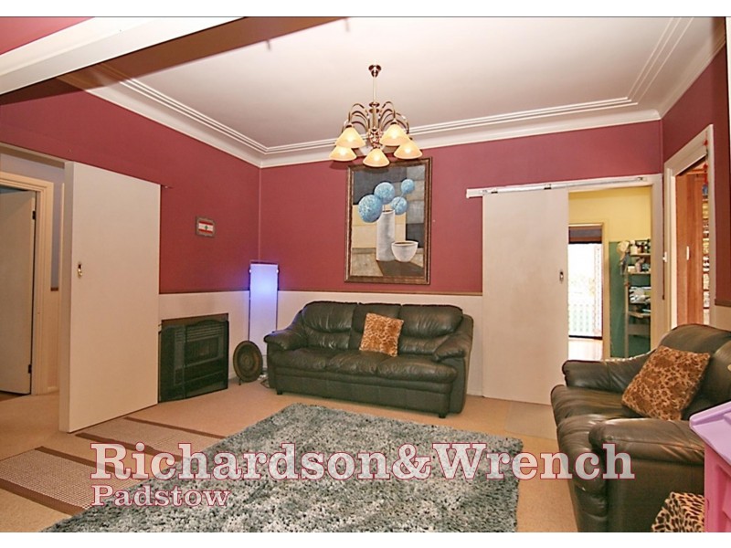 2 Gowlland Parade, Panania NSW 2213