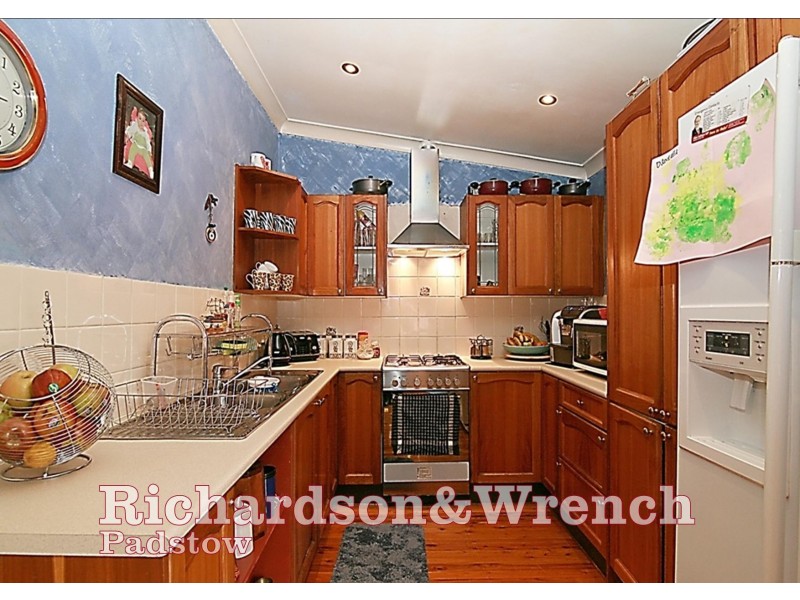 2 Gowlland Parade, Panania NSW 2213