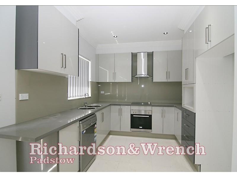 4 Enright Street, East Hills NSW 2213