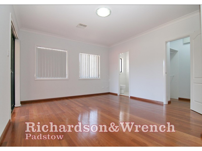 4 Enright Street, East Hills NSW 2213