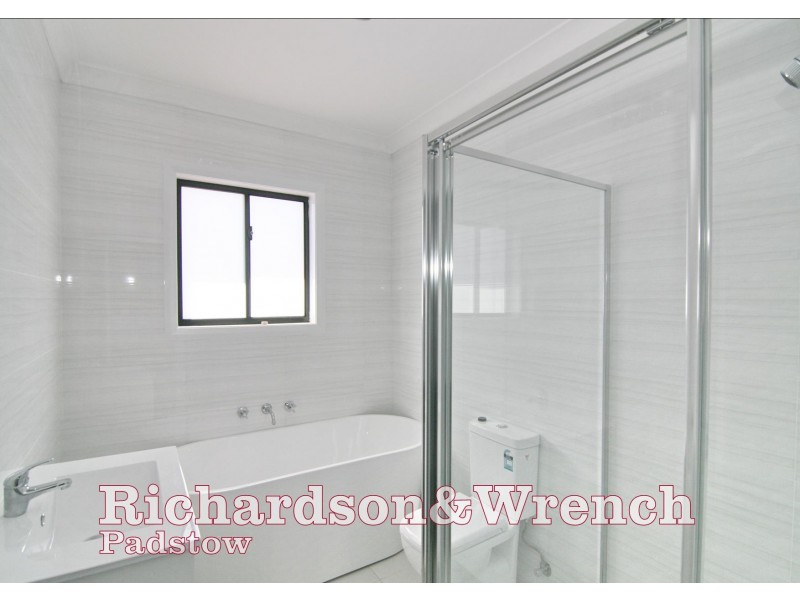 4 Enright Street, East Hills NSW 2213