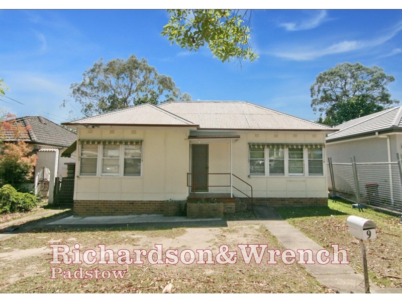 9 Cheatle Street, East Hills NSW 2213