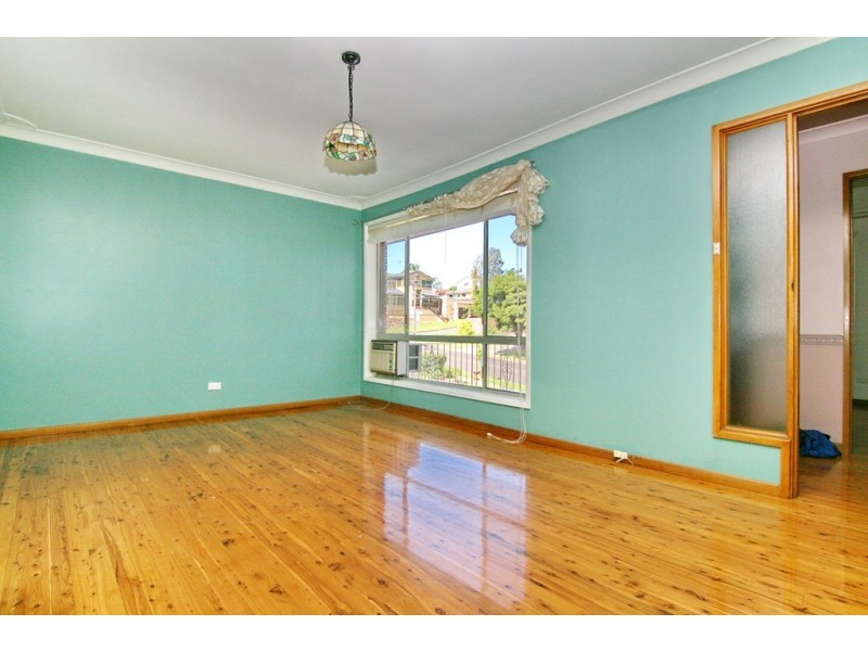 62 Caroline Crescent, Georges Hall NSW 2198
