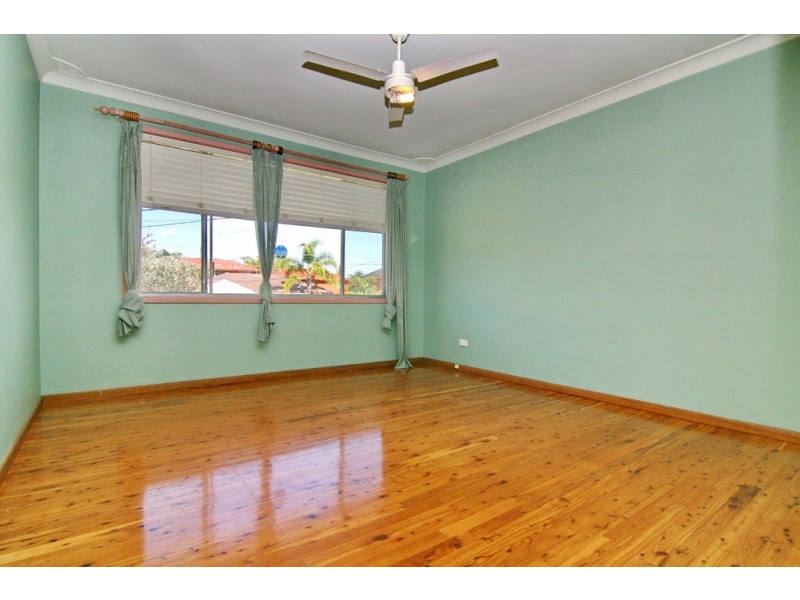 62 Caroline Crescent, Georges Hall NSW 2198