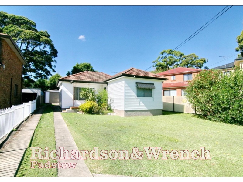 2 Ogilvie Street, East Hills NSW 2213
