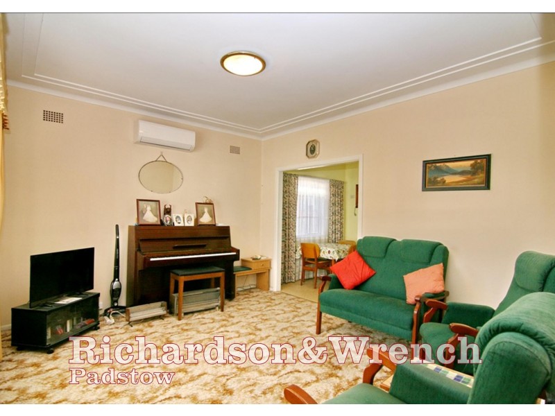 2 Ogilvie Street, East Hills NSW 2213