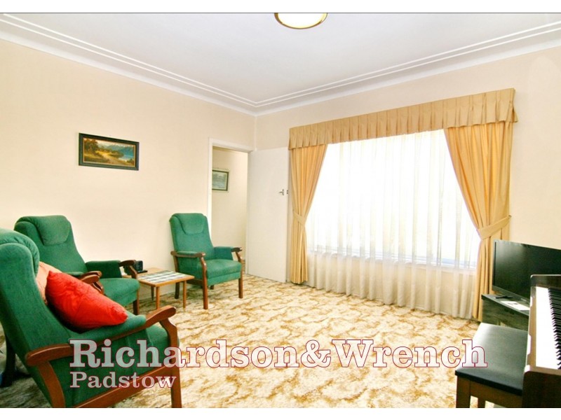 2 Ogilvie Street, East Hills NSW 2213