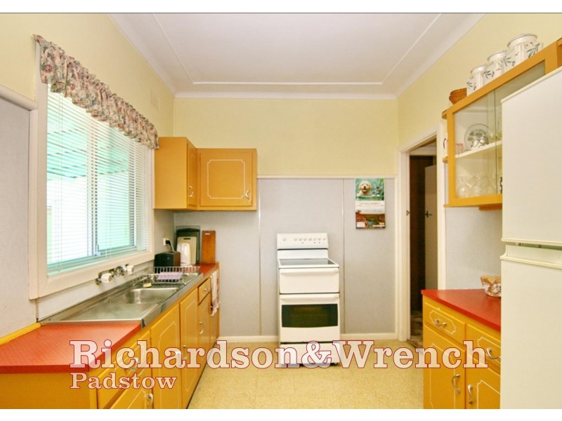 2 Ogilvie Street, East Hills NSW 2213