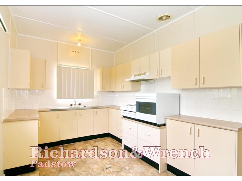 1 Worsley Street, East Hills NSW 2213