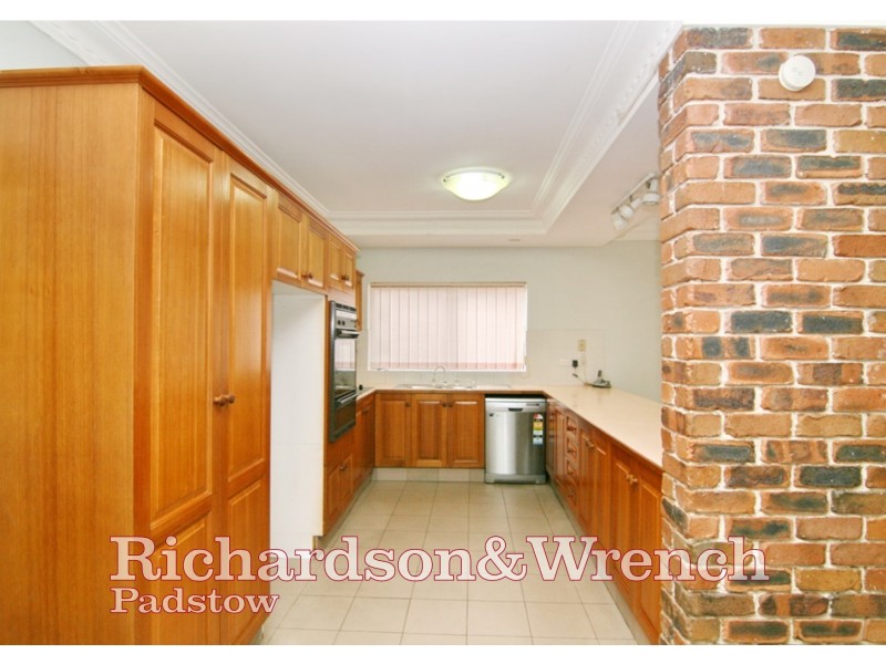 8 Downes Close, Illawong NSW 2234