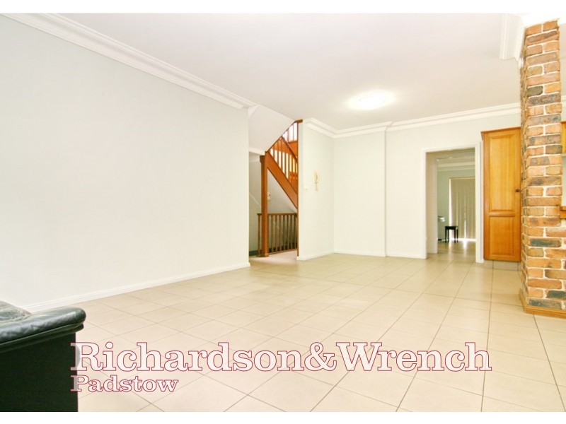 8 Downes Close, Illawong NSW 2234