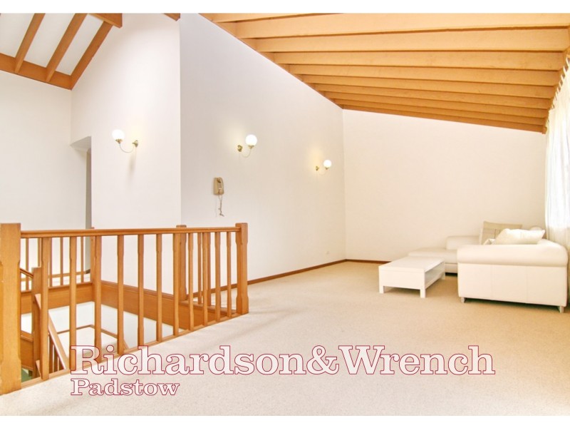 8 Downes Close, Illawong NSW 2234