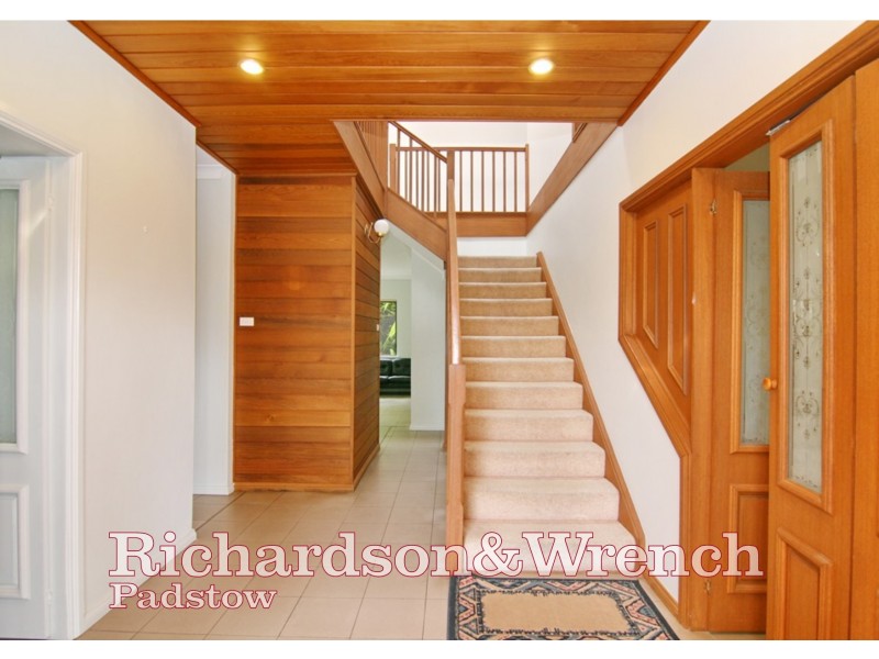 8 Downes Close, Illawong NSW 2234