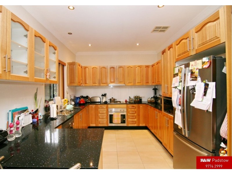2 Mckevitte Avenue, East Hills NSW 2213