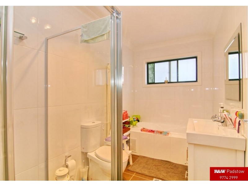 2 Mckevitte Avenue, East Hills NSW 2213