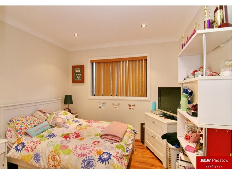 2 Mckevitte Avenue, East Hills NSW 2213