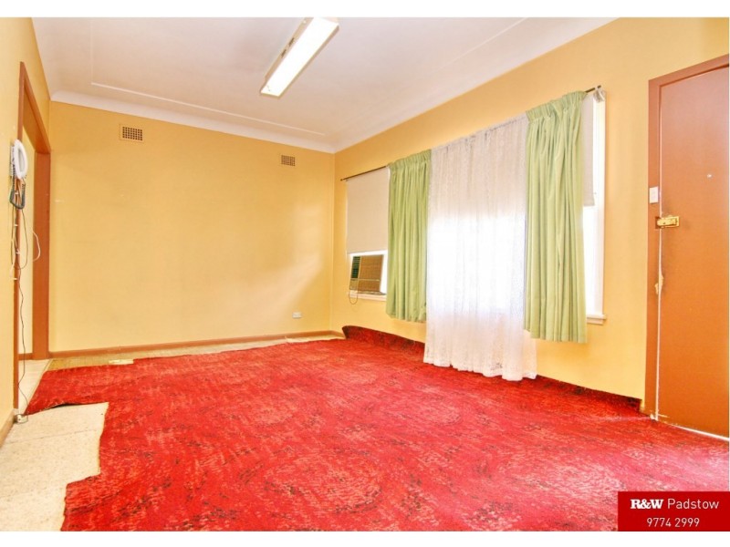 6 Gracemar Ave, Panania NSW 2213